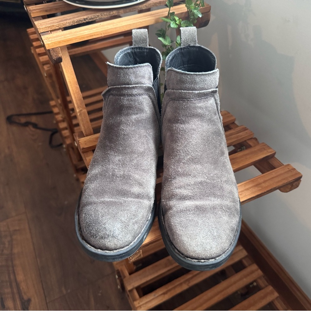 Born Brenta Dark Gray Chelsea ankle Boots 7.5 - Picture 7 of 11